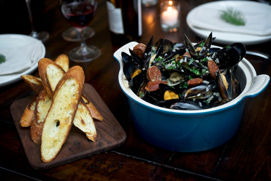 mussels and chorizo served with garlic toast